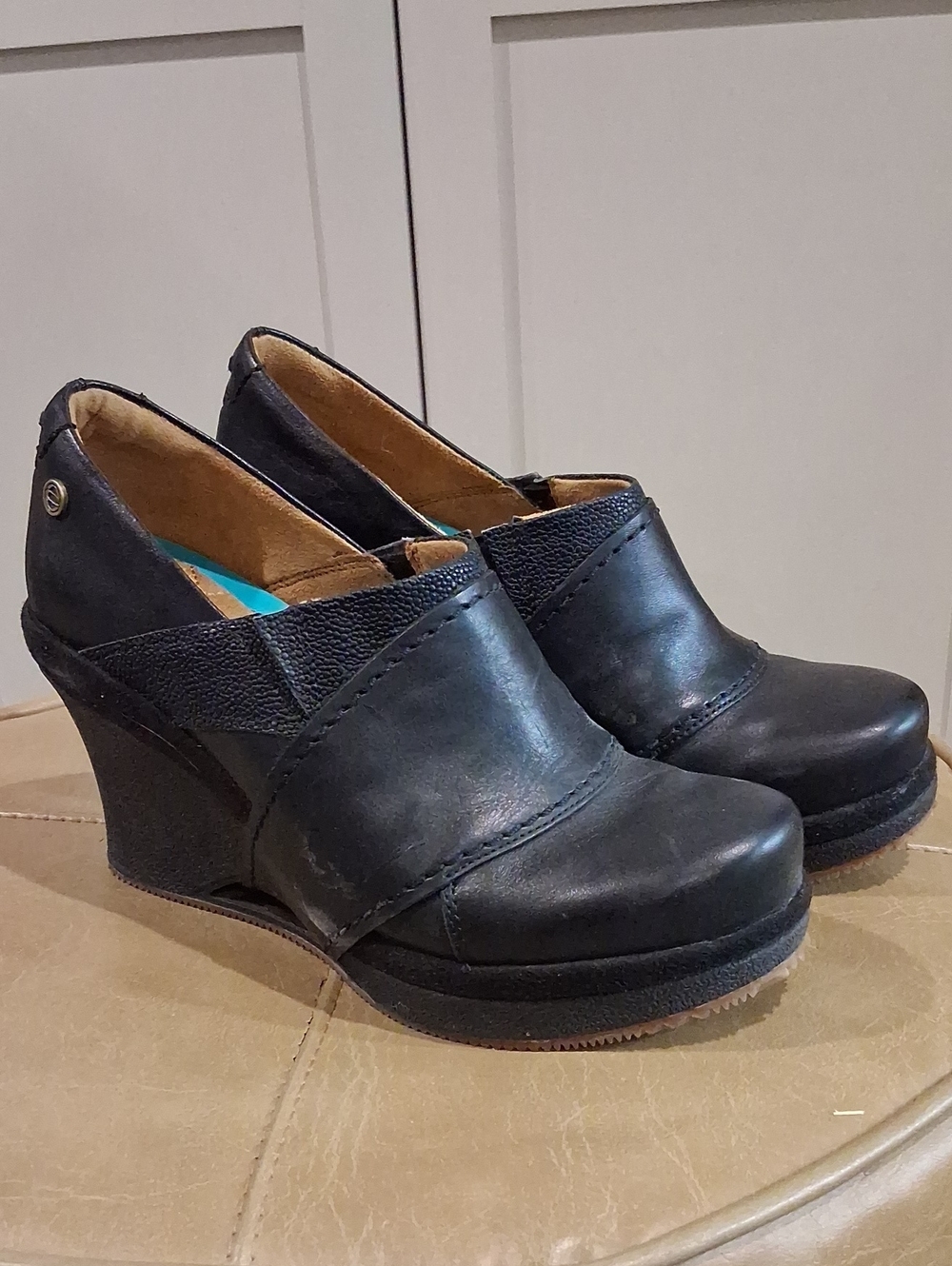 MOZO NON SLIP Black Wedge Women's Shoes
